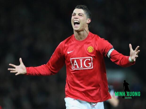 Giai đoạn đầu khoác áo MU, lương của Ronaldo là khoảng 10 triệu bảng/năm