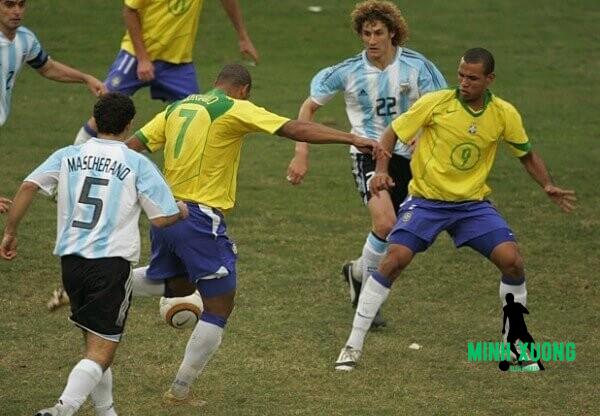 Brazil vượt qua Argentina sau loạt penalty và lên ngôi vô địch tại Copa America 2004